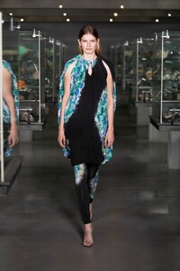 00036-Atlein-Spring-22-RTW-Paris-credit-brand.thumb.jpg.01707c3024569d1483f60ed21a015115.jpg