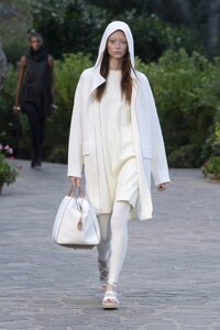 00036-Max-Mara-Resort-2022.thumb.jpg.718637d1ec35f0fe217a6872c44ce11b.jpg