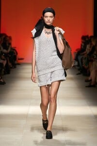 00036-Salvatore-Ferragamoi-RTW-Spring-22-Milan-credit-Gorunway.thumb.jpg.57e83d6ee27bb8ebcc37db85b62fa650.jpg