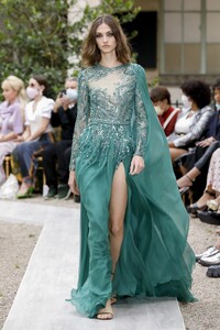 00036-Zuhair-Murad-Fall-2021-Couture.thumb.jpg.6f60cb9a251aa3e70447c92ee4528089.jpg