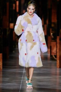 00038-Fendi-Spring-22-rtw-Milan-credit-gorunway.thumb.jpg.49be5616e598ca0204ba20950c429199.jpg