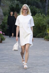 00038-Max-Mara-Resort-2022.thumb.jpg.3ff2daa4444064576c35b70a7bef708e.jpg