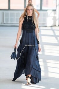 00039-Altuzarra-Spring-2022-RTW-Credit-Filippo-Fior-GORUNWAY.thumb.jpg.4c1b747f7edf66c57596b95fb25da022.jpg