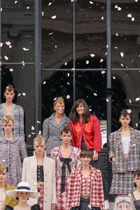 00039-Chanel-Couture-Fall-21-credit-Alessandro-Lucioni-Gorunway.thumb.jpg.a874d8f5a2cda5fd868a304dc42d4118.jpg