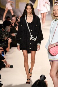 00039-Chanel-Spring-22-RTW-Paris-credit-gorunway.thumb.jpg.0172272bd0cfb59fcd94e202238f1191.jpg