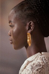 00039-Fendi-Couture-Fall-21-credit-brand.thumb.jpg.8dea004741e891916393c841c4d74142.jpg