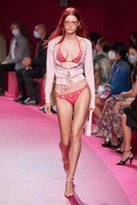00045-Blumarine-Spring-22-RTW-MIlan-credit-gorunway.thumb.jpg.49adcec70f8234e046a3e7fcf34869f5.jpg