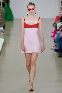 00045-Giambattista-Valli-Spring-21-RTW-gorunway.thumb.jpg.16faffef0940edb1e938e45d0dad82e3.jpg