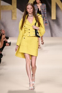 00046-Chanel-Spring-22-RTW-Paris-credit-gorunway.thumb.jpg.9b0415e39852e0f3e0bc9fde174b2e69.jpg