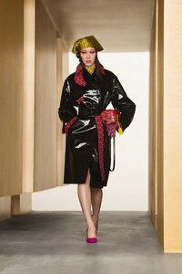 00048-VERSACE-FALL-21.thumb.jpg.9cfe904a93e8ddc9c4d63426c7380433.jpg