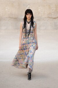 00049-Chanel-Resort-2022.thumb.jpg.c979f0d5a1267325ad6a744d7ec64f86.jpg