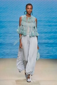 00051-Giorgio-Armani-Spring22-RTW-MIlan-credit-gorunway.thumb.jpg.17d0773603f7a629008e8069b97ac7ce.jpg