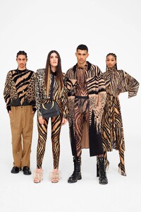 00051-Roberto-Cavalli-Fall-21-credit-Max-Vadukal.thumb.jpg.35d19c6e115f11b065e3887daa34322a.jpg