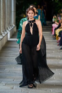 00052-Alberta-Ferretti-Spring-22-RTW-Milan-credit-Daniele-Oberrauch-Gorunway.thumb.jpg.464cc17cd8e092ddcaddc36440b9cf00.jpg