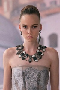 00052-Fendi-Couture-Fall-21-credit-brand.thumb.jpg.e68824847e44cd3b4f026a1bbcd84e68.jpg