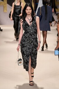00058-Chanel-Spring-22-RTW-Paris-credit-gorunway.thumb.jpg.34793447b64b4ca8120e7f8b5d089db3.jpg