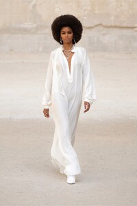 00059-Chanel-Resort-2022.thumb.jpg.7617bc8f24e6cf97a95328304c5b8f6e.jpg