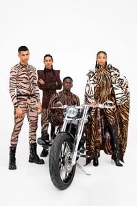 00060-Roberto-Cavalli-Fall-21-credit-Max-Vadukal.thumb.jpg.ff5a5f29eb7dbe3d45e2cea17c3fb912.jpg