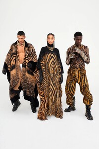 00062-Roberto-Cavalli-Fall-21-credit-Max-Vadukal.thumb.jpg.a64e8871a90fbe97897477d0f3b30375.jpg