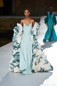 00063-Valentino-Couture-Fall-21-credit-Filippo-Fior-GoRunway.thumb.jpg.7d09d2571c03edcb6c15c8004df9bc65.jpg