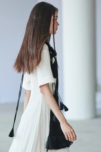 00070-Altuzarra-Spring-2022-RTW-Details-Credit-Alessandro-Viero-GORUNWAY.thumb.jpg.4fdd62952c12460065be8e6b35e75731.jpg