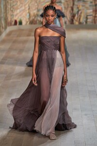 00070-Christian-Dior-Couture-Fall-21-credit-Gorunway.thumb.jpg.a6d81e5f3292f7b8c6224985a021d1f7.jpg
