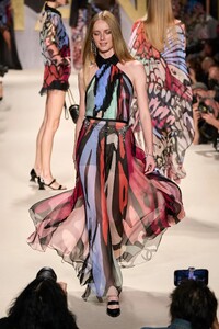 00071-Chanel-Spring-22-RTW-Paris-credit-gorunway.thumb.jpg.e48dbab5acfac5d6faa394d65c3de537.jpg