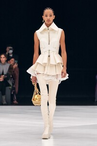 00072-Givenchy-Spring-22-RTW-Paris-credit-Gorunway.thumb.jpg.908ffc425d9d18773f3ccf69218dedcb.jpg