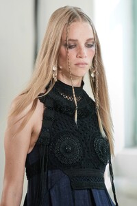 00077-Altuzarra-Spring-2022-RTW-Details-Credit-Alessandro-Viero-GORUNWAY.thumb.jpg.9cdaaa44a36a3eb690bfa43b2029ba3d.jpg