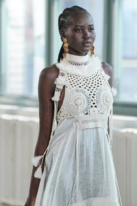 00083-Altuzarra-Spring-2022-RTW-Details-Credit-Alessandro-Viero-GORUNWAY.thumb.jpg.cdcd44f90faacb8e628ee52c53d78f5b.jpg