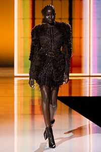 00099-BALMAIN-Spring-22-RTW-Paris-credit-gorunway.thumb.jpg.dfd7efabd390c64a1bedb07036ff555d.jpg