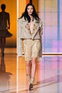 00103-BALMAIN-Spring-22-RTW-Paris-credit-gorunway.thumb.jpg.236d850e32cca6bb48bcdb7d5d38ad0c.jpg