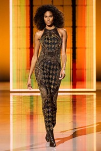 00107-BALMAIN-Spring-22-RTW-Paris-credit-gorunway.thumb.jpg.c59e0748d274f621a57d6991c839b67d.jpg