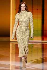 00113-BALMAIN-Spring-22-RTW-Paris-credit-gorunway.thumb.jpg.9a46eedf6cac6f3b8b780f3ab5f57490.jpg