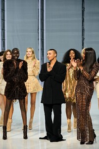 00115-BALMAIN-Spring-22-RTW-Paris-credit-gorunway.thumb.jpg.6bcb773e2029497b9fa73d5e9ae3baff.jpg