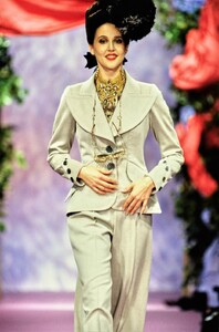 009-christian-lacroix-spring-1994-couture-CN10056555-suzanne-von-aichinger.jpg