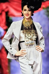 009-christian-lacroix-spring-1994-couture-CN10056556-suzanne-von-aichinger.jpg