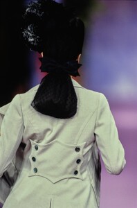 009-christian-lacroix-spring-1994-couture-CN10056723.jpg