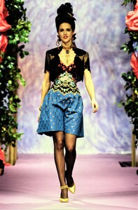 024-christian-lacroix-spring-1994-couture-CN10056584-suzanne-von-aichinger.jpg