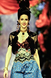 024-christian-lacroix-spring-1994-couture-CN10056586-suzanne-von-aichinger.jpg