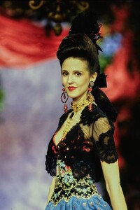 024-christian-lacroix-spring-1994-couture-CN10056587-suzanne-von-aichinger.jpg