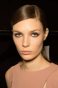 1029113454_ElieSaabSpring2013Backstage14.thumb.jpg.0e1b6423f98f8e61a2af4bd74453a5f2.jpg