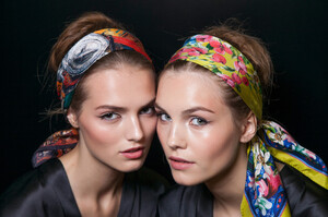 1044775222_DolceGabbanaSpring2013BackstageGLGZJRa44Nkx.thumb.jpg.409c2e5aaf2ec3a07bc72cee1f4937ee.jpg