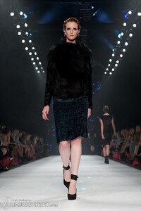 1051976263_LOrealParisRunway7HarpersBazaarscanlan--odore-alternative-winter-2012-lmff20.thumb.jpg.088ecf2f9e38a328cd7ed05d943b0186.jpg