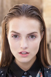 1069046210_GiambattistaValliSpring2013BackstagemnNza_Lgf5Ux.thumb.jpg.41c22e72e4c42df543edcea37affde4d.jpg