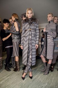 1079782590_MissoniFall2012Backstage3.thumb.jpg.e7c599d4e34b834a9a0f123499edf8b4.jpg