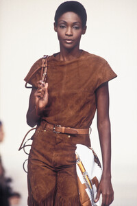 109720912_roshumbawilliamshe9320-.thumb.jpg.83cfe89f24da6c64f24b7f0715a37c30.jpg