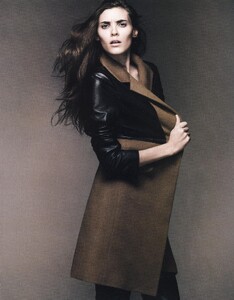 Marie Claire May 2011 'Take Cover' (8).jpg