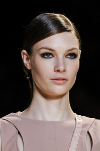 1132173169_ElieSaabSpring2013Details1.thumb.jpg.a04d524d4cf75391264c6dd45bf6d5dc.jpg