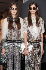 1136358978_RobertoCavalliSpring2013BackstagePFsGhKOziYxx.thumb.jpg.1e0b2ffbbdd1901a63991393ce532065.jpg